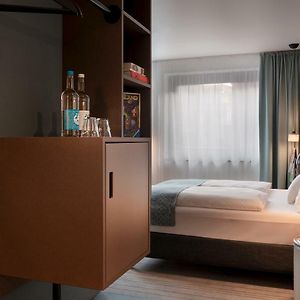 Medium King Room